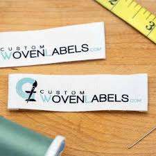 Étiquettes tissées personnalisées en polyester de qualité supérieure, pliables au milieu, pour vêtements – Vente chaude - Product Image 2