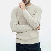 Pull classique pour homme en maille chaude et confortable, idéal pour les voyages et les activités décontractées.