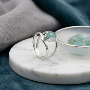 Anillo de Calcedonia Aqua Hecho a Mano – Anillo con Gema de Calcedonia en Forma de Pera, Corte Checker, Acabado Mate Plateado, Anillos Azules Estilo Boho - Product Image 2