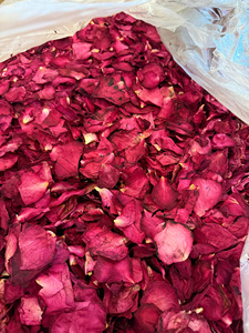 กลีบกุหลาบแห้งนุ่ม พรีเมียม สีแดงธรรมชาติ สำหรับชา ของหวาน ตกแต่ง ผลิตภัณฑ์สมุนไพร และงานฝีมือ เวียดนาม ขายส่ง - Product Image 2