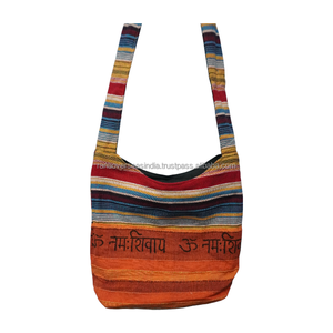 กระเป๋าสะพายพาดลำตัวมีสไตล์มีแถบสีหลายสีและรูปแบบ OM น้ำหนักเบาและอเนกประสงค์สำหรับการเดินทางและการใช้งานประจำวัน - Product Image 4