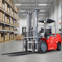 Chariot élévateur contrepoids électrique Liftron CPD30 à batterie lithium-ion et pneus pleins pour entrepôts de distribution
