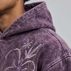 Sweat à capuche brodé confortable pour homme, en tissu doux avec broderie détaillée et style décontracté, idéal pour les voyages, les loisirs et le quotidien. - Product Image 5