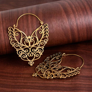 Pendientes de Aro con Filigrana Dorada Hechos a Mano, Diseño Intrincado de Hojas, Estilo Boho, Joyería Étnica, Venta al Por Mayor por Hari Om Creations - Product Image 2