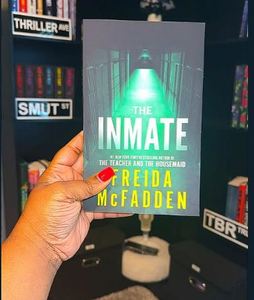 THE INMATE โดย เฟรีดา แมคแฟดเดน หนังสือปกอ่อน นวนิยายระทึกขวัญและลึกลับ - Product Image 2