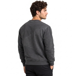 Estilo y Comodidad: Materiales que Aportan Diseños Frescos a tu Gama de Ropa. Presentamos esta Sudadera para Hombre, una de las Más Vendidas. - Product Image 4