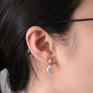 Elegantes Pendientes con Dos Diamantes en Forma de Pera, Cultivados en Laboratorio, Certificados por IGI, Color D E F, Claridad VVS VS, Oro, Oro Rosa, Oro Blanco, Plata - Product Image 1