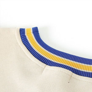 Sweat-shirt d'hiver à col rond en chenille neutre Omega pour sororité, avec poches kangourou et poignets côtelés à rayures dorées - Product Image 4