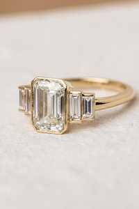 แหวนเพชรเพาะเลี้ยง 2.01 กะรัต ทรงเอเมอรัลด์ห้าเม็ด แหวนสัญญา ทองคำแท้ 14K ของขวัญขอแต่งงานสุดหรูสำหรับแฟนสาว - Product Image 6