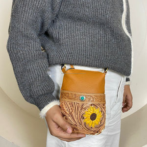 2025 femmes concepteur en gros personnalisé usiné à la main en cuir de vache sac de taille avec Floral et Turquoise Concho Style occidental sac Mobile - Product Image 4