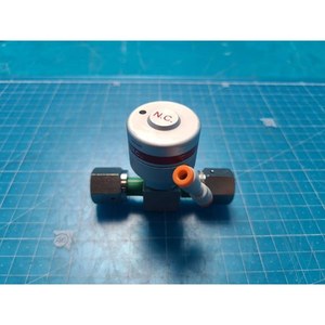 Fujikin 316L-P ชนิด N.C 036786นิวเมติกไดอะแฟรมวาล์วที่ใช้เป็นชิ้นส่วนอุปกรณ์เซมิคอนดักเตอร์แบบดั้งเดิม - Product Image 1