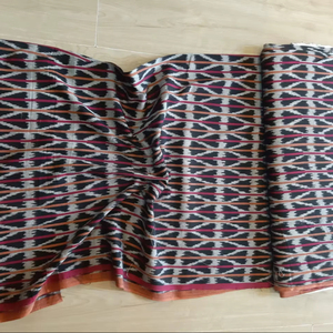 Tissu Ikat Luxueux en Mélange Coton Soie Tissé à la Main au Mètre pour Ameublement, Sacs, Vêtements, Redesign, Tissu Brut Polyvalent - Product Image 1