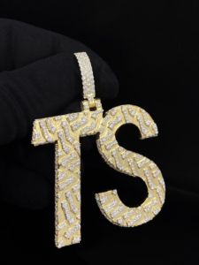 Pendentif personnalisé en alliage plaqué or avec diamants glacés, style hip-hop urbain pour homme, collection Dynasty - Product Image 2