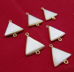 Conector Triangular de Madreperla, Bisel Chapado en Oro de 24 Quilates, se Vende a Precios de Mayoreo, 17 mm - Product Image 4
