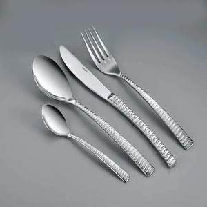 Ensemble de couverts en métal élégant pour les fêtes modernes, accessoire de table raffiné pour les rassemblements spéciaux et les événements festifs - Product Image 6