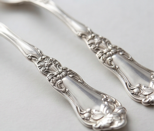 Ensemble de 5 cuillères à thé en acier inoxydable plaqué argent, design classique, manche long, finition miroir, passe au lave-vaisselle, couverts de mariage - Product Image 2