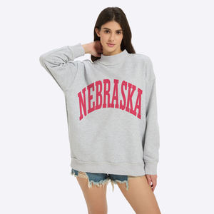 เสื้อสเวตเชิ้ตคอกลมโอเวอร์ไซส์พิมพ์ลาย Nebraska สำหรับผู้หญิง สีเทา ผ้าคอตตอนผสม ถักทอ สไตล์ลำลองสำหรับฤดูใบไม้ร่วง คอเต่า - Product Image 1
