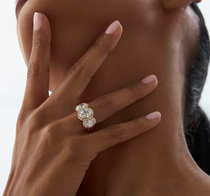 Anillo de Compromiso con Diamante Cultivado en Laboratorio de Corte Ovalado de 14K, Certificado IGI, Estilo Elegante en Oro - Product Image 5