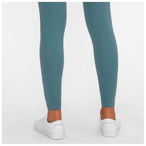 Vêtements de yoga neufs, leggings taille haute sculptants pour les fesses et amincissants pour le corps, en vente. - Product Image 3