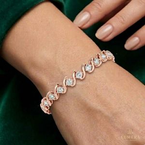 Pulsera de tenis con diamantes talla brillante redondos retorcidos, acabado en oro, engaste de curva fluida, joyería de lujo, pulsera clásica de diamantes - Product Image 1