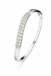 Brazalete de Moissanita con Corte Redondo en Plata de Ley 925 con Engaste de Garras |   Elegante Brazalete Apilable para Mujer, Chapado en Rodio - Product Image 1