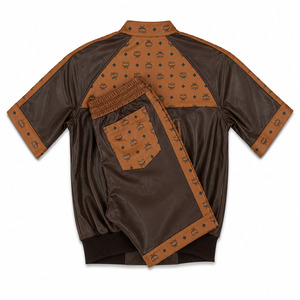 Conjunto Deportivo 2 en 1 de Diseñador MCM, Estampado Rojo, Talla Grande para Hombre, Chaqueta y Pantalones Ligeros de Lujo, Talla XL Disponible - Product Image 2