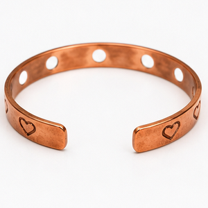 Bracelet ouvert en cuivre avec motif cœur, bijoux en métal faits à la main, cadeau tendance pour la Saint-Valentin, option de personnalisation - Product Image 1