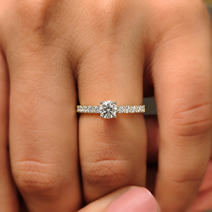 Anillo Clásico de Oro Sólido de 14K con Diamante Redondo Cultivado en Laboratorio, Elegante Anillo de Aniversario con Acentos de Múltiples Piedras, Joyería Fina - Product Image 2