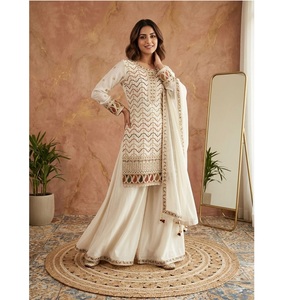 Combinaisons Palazzo de créateur avec broderies et sequins, tenues de soirée, disponibles en gros. - Product Image 1