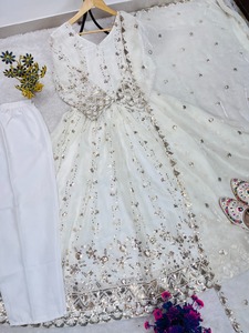 Robe ethnique indienne et pakistanaise en soie Fendy avec broderie de sequins, élégante, de créateur, pour mariages et fêtes, séchage rapide - Product Image 5