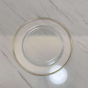 Platos de Cristal Transparentes de Alta Calidad con Borde Dorado y Grabado Sostenible para Bodas y Eventos - Product Image 3