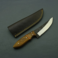 Couteau EDC à lame fixe courbée forgée à la main, finition forgée, manche en bois Pakka marron, couteau utilitaire pour camping et bushcraft, vente en gros