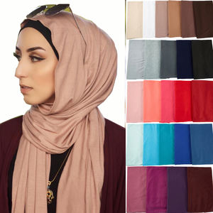 Nouveau Foulard Long Monochrome Froissé en Satin Naturel Malaisie Indonésie, Souple et Respirant, Vente en Gros de Hijabs - Product Image 1