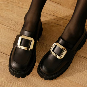 Mocassins à plateforme à boucle dorée noire, chaussures élégantes et épaisses avec tige synthétique et doublure de talon rembourrée - Product Image 1