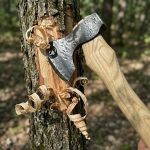 ขวานมินิอุตสาหกรรมทำมือจากเหล็กกล้าคาร์บอนสูง พร้อมด้ามไม้และปลอกหนัง รับผลิตตามแบบ ODM - Product Image 2