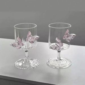 Copa de Vino Alta de Cristal Borosilicato Resistente al Calor con Diseño 3D de Mariposas, Personalizada al por Mayor - Product Image 2