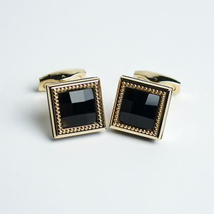 Boutons de manchette de luxe en météorite noire facettée plaqués or 18 carats - Pierre précieuse Feng Shui pour homme |   MSDADEG006 |   Collection Tinh Vu |   Vietnam - Product Image 6