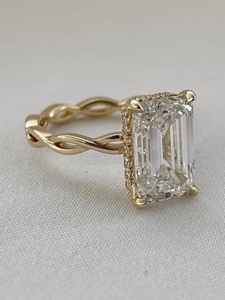 Bague solitaire romantique pour femme en or massif 14 carats avec diamant taille émeraude de 2,02 carats cultivé en laboratoire, bande torsadée et halo, cadeau d'anniversaire - Product Image 4