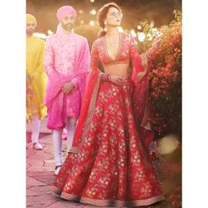 Ropa de boda de color rojo hipnótico satén bordado Lehenga Choli - Product Image 1