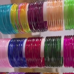 Bracelets en verre tendance/Chudiyan pour femmes et filles, taille et modèle personnalisables/Bracelet en résine style ange, artisanat en résine - Product Image 1