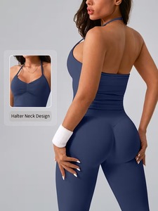 Ensemble de fitness deux pièces sans coutures : débardeur court dos nu et pantalon de compression froncé effet push-up - Product Image 5