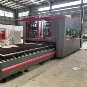 Machine de découpe laser à fibre à plateforme d'échange entièrement fermée à haute sécurité, découpeuse laser à fibre pour tôles métalliques avec un <span class=keywords><strong>bon</strong></span> <span class=keywords><strong>prix</strong></span> - Product Image 2