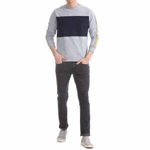 เสื้อสเวตเชิ้ตคอกลมสีเทาอ่อนดำแบบมีแถบข้างอกสำหรับผู้ชาย แขนยาว สวมใส่สบายๆ ในฤดูหนาว ขายส่ง - Product Image 2