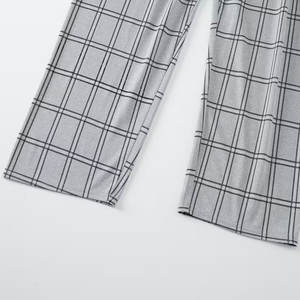 Conjunto de Pijama de Verano para Hombre de 3 Piezas, Camiseta de Manga Corta, Pantalones Cortos y Largos con Estampado a Cuadros y Cuello Redondo - Product Image 3