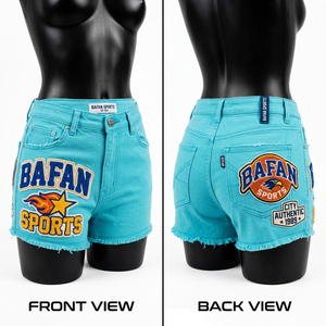 Shorts de mezclilla de algodón de lujo de 300 GSM para mujer, color verde azulado, con dobladillo desgastado, parche de chenilla bordado, logotipo personalizado. - Product Image 1