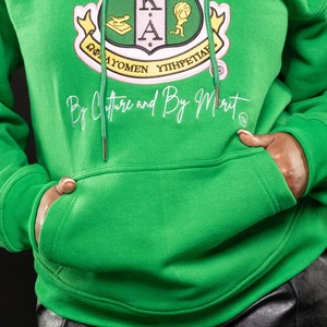 Sudadera con Capucha de Primera Calidad con Forro de Satén, AKA 1908, Bordado de Chenilla con el Escudo de Alpha Kappa Alpha, para Mujer - Product Image 4