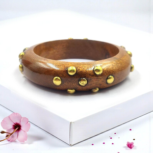 Brazaletes de Madera Hechos a Mano con Tachuelas de Latón y Puntos Coloridos, Joyería Artesanal Natural - Product Image 3