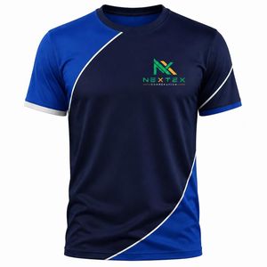 เสื้อยืดคอกลมแขนสั้นลายกราฟิกบล็อกสีสำหรับผู้ชาย - Product Image 1