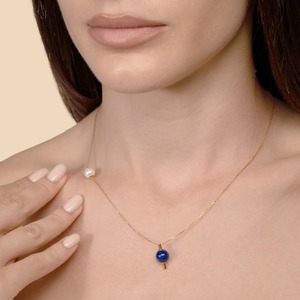 Collier en or jaune 9 carats avec perles de lapis-lazuli bleues et accent de perle pour femme, bijoux fins minimalistes et délicats - Product Image 5