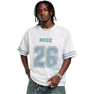 Camiseta de fútbol americano de malla oversize con cuello redondo, poliéster, números desgastados, mangas con rayas, personalización de marca, producción con MOQ bajo - Product Image 1